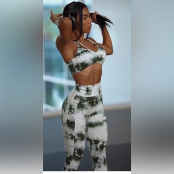 Bombshell Sportswear Pants - Bombshell Sportswear White & Green Tie-Dye Leggings & Bra Set